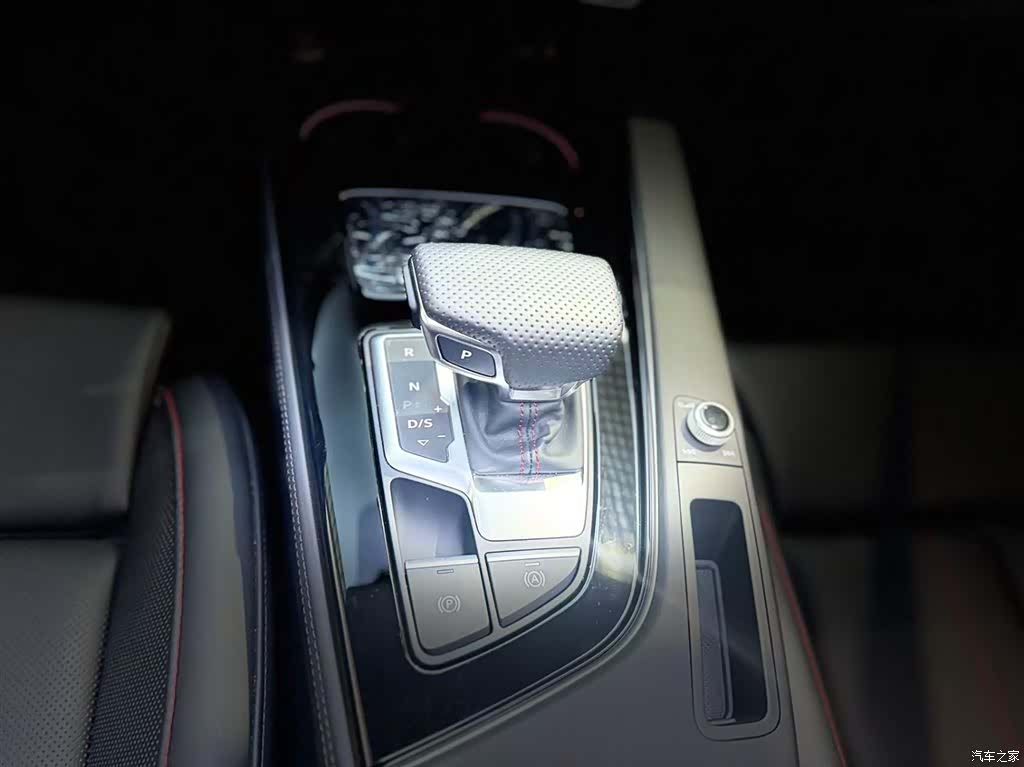 Audi A4L, 2025 10