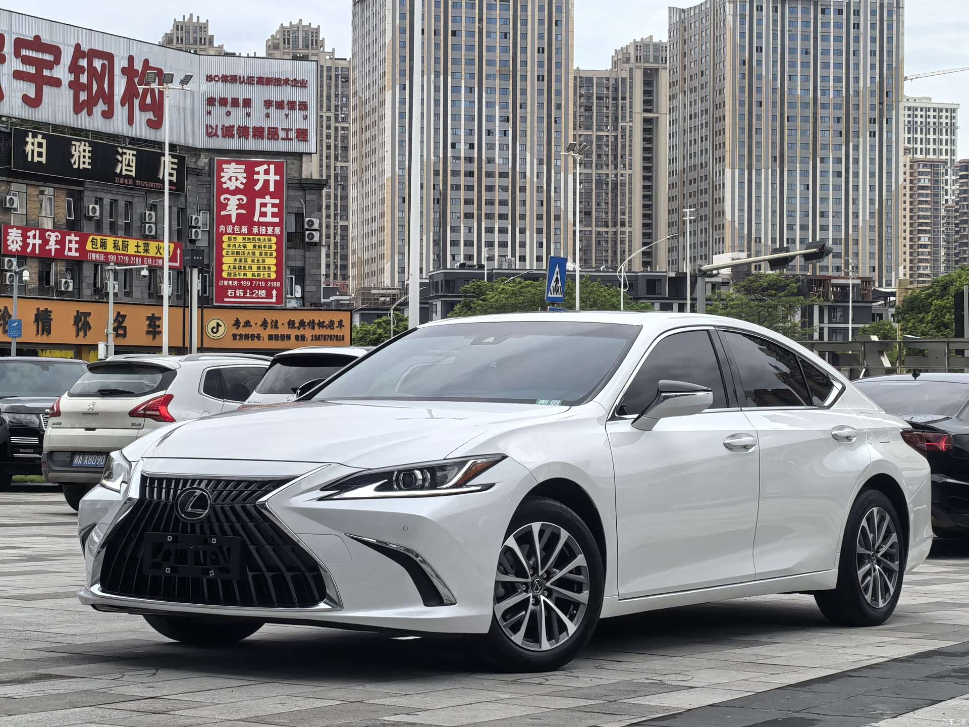 Lexus ES, 2023 1