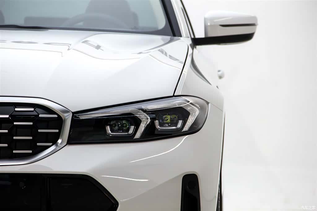 BMW 3 Series, 2025 10