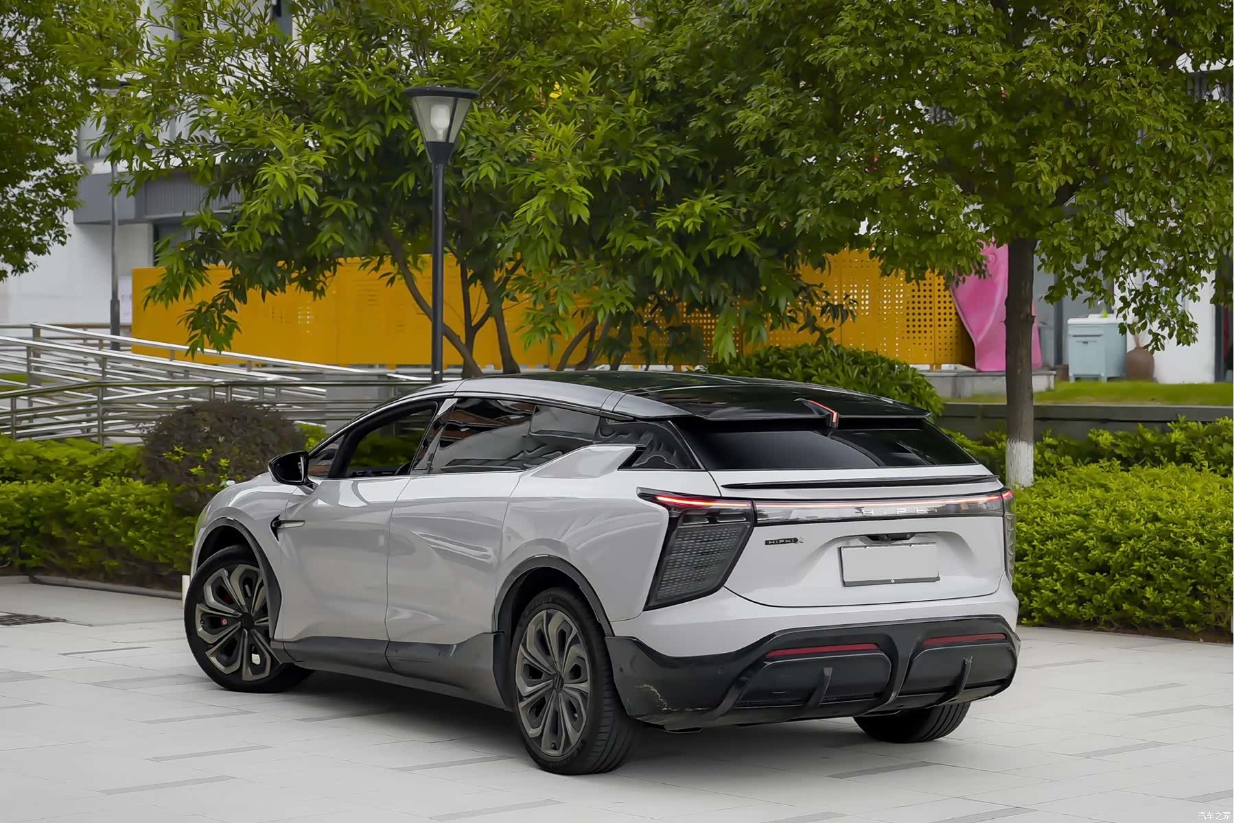 HiPhi X, 2022 4