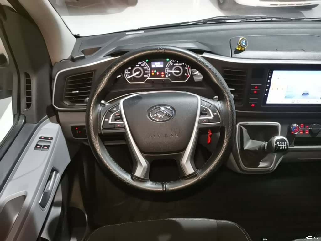 Maxus V80, 2026 11