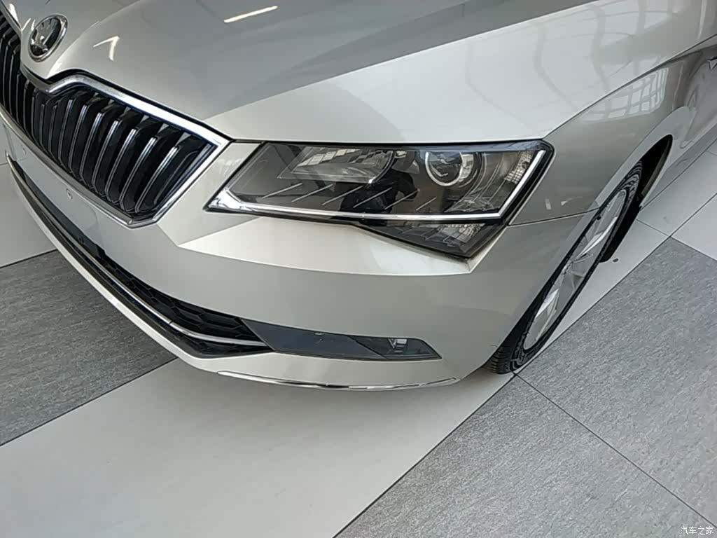 Skoda Superb, 2019 24