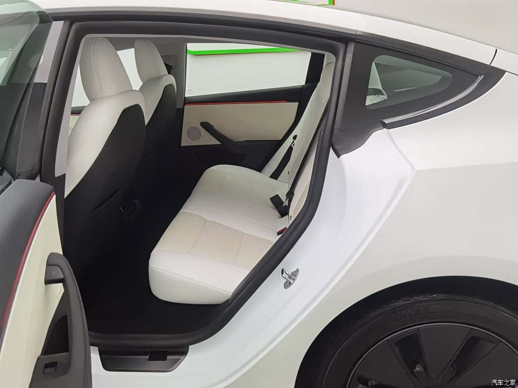 Tesla Model 3, 2025 15