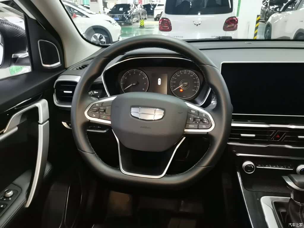 Geely Coolray, 2025 11