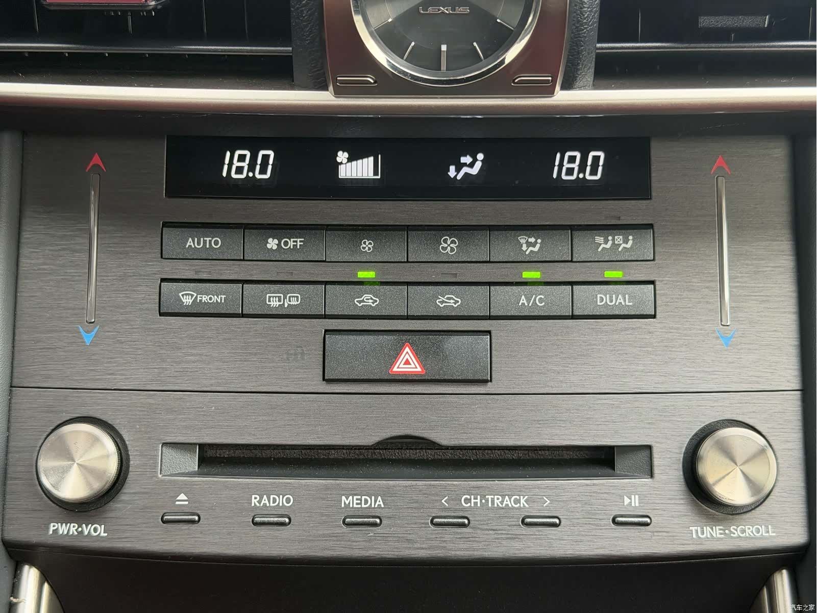 Lexus IS, 2019 22