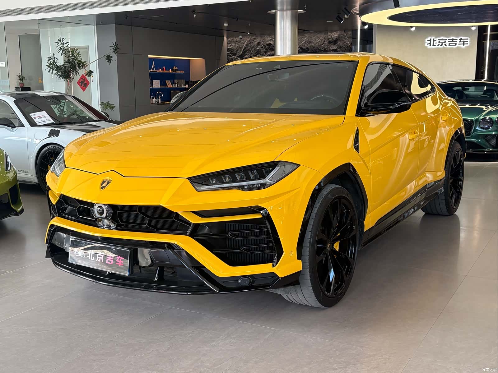 Lamborghini Urus, 2022 1
