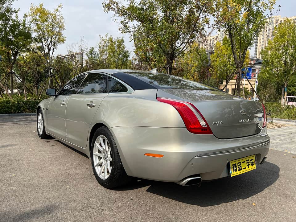 Jaguar XJ