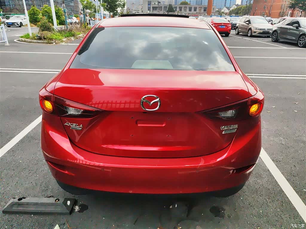 Mazda Mazda3, 2015 6