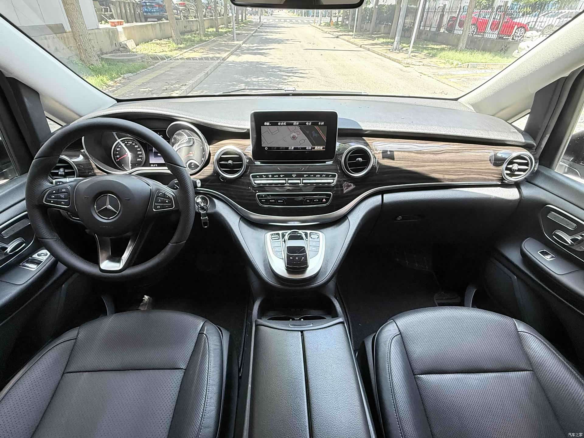 Mercedes-Benz V-Class, 2018 14