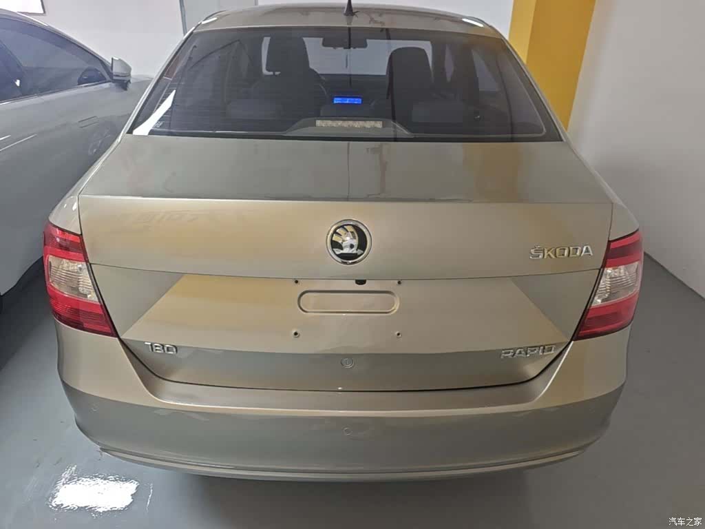 Skoda Rapid, 2016 6