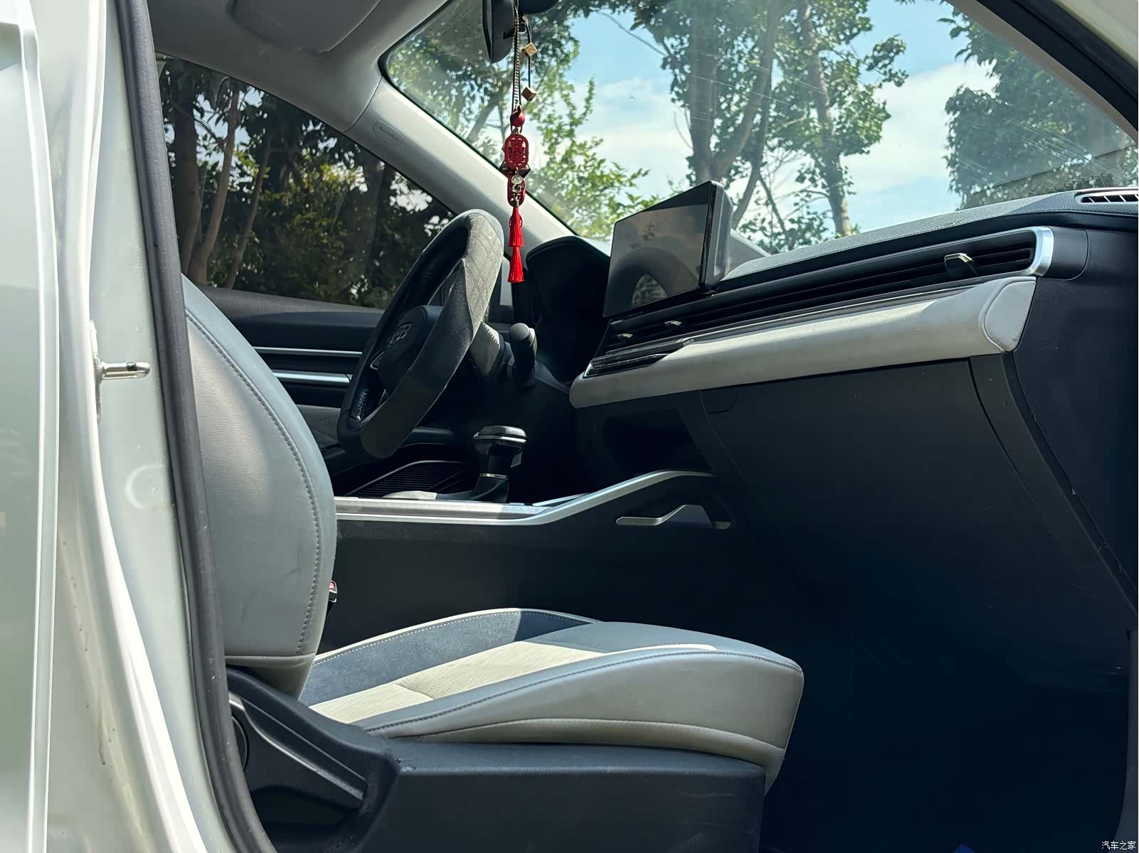 Geely Emgrand, 2021 13