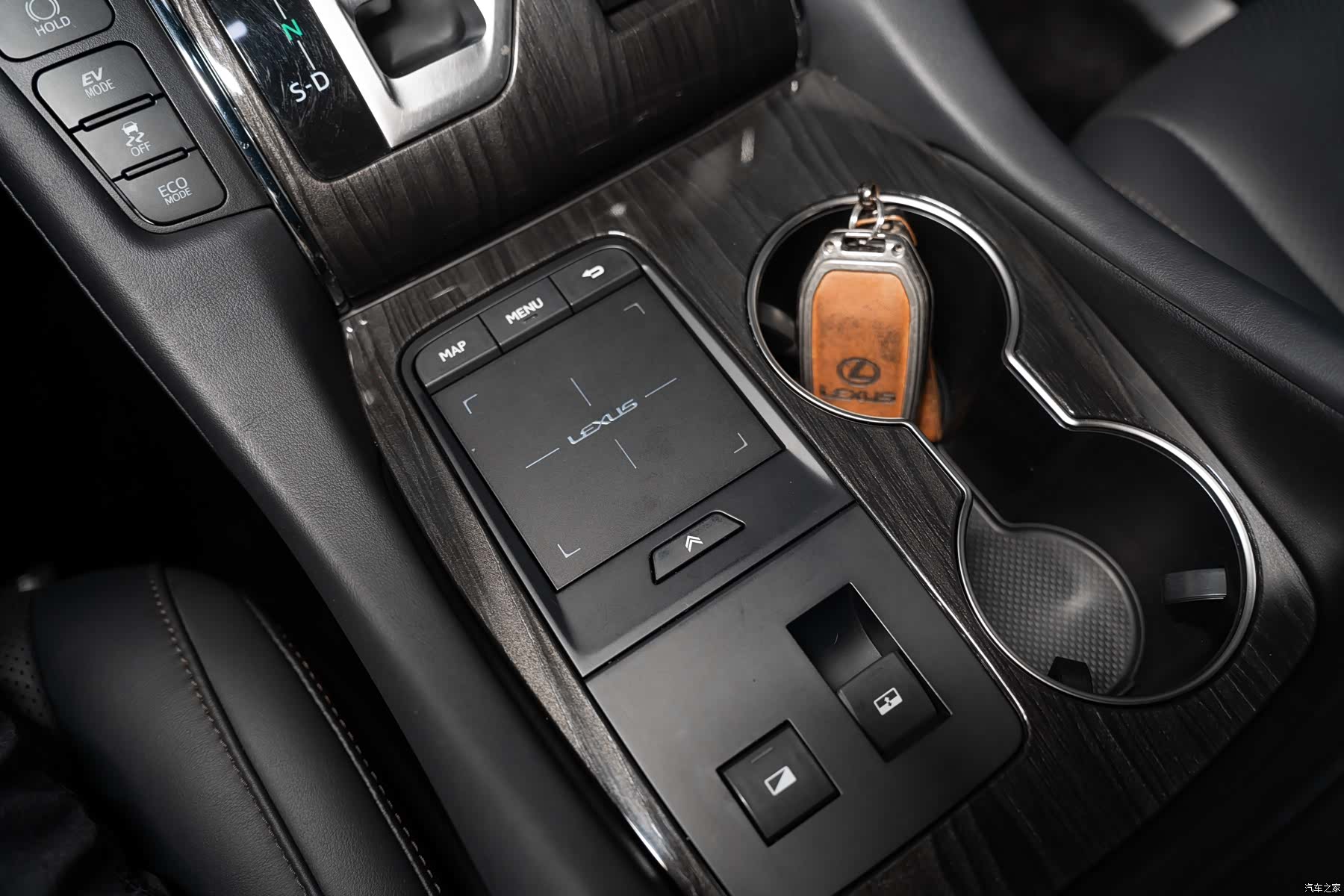 Lexus LM, 2022 16