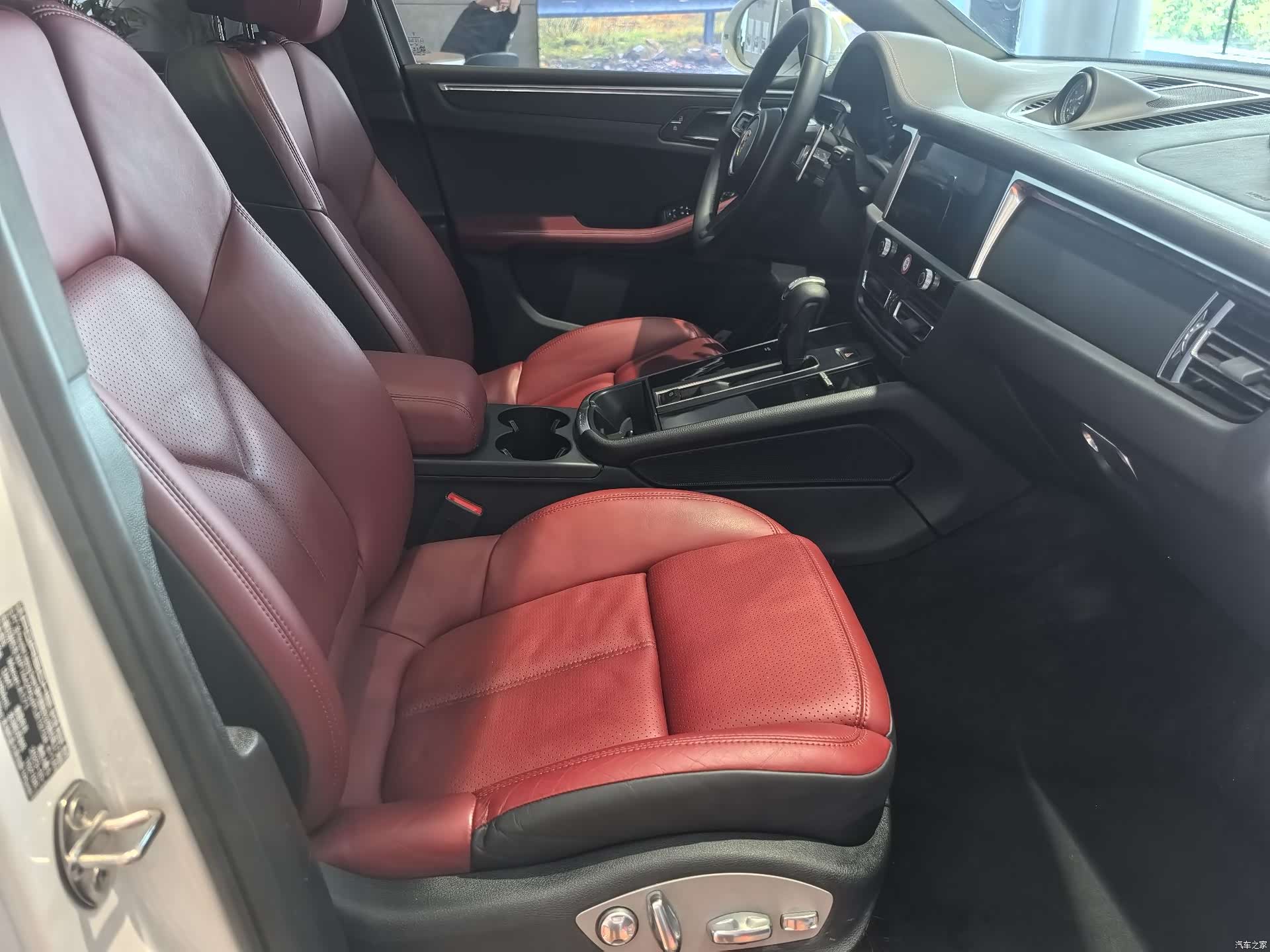 Porsche Macan, 2023 все фото