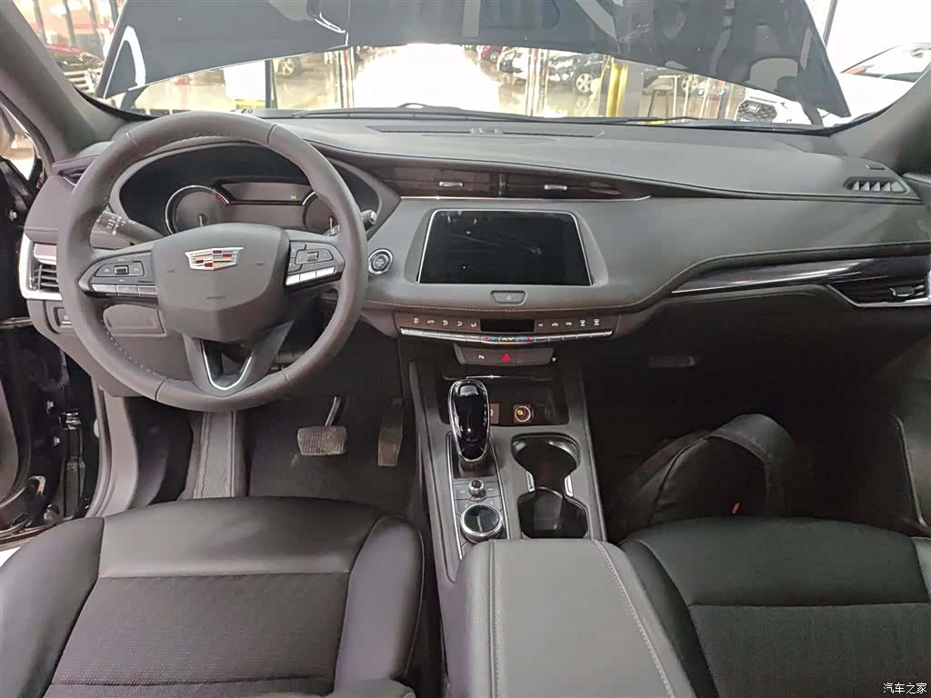 Cadillac XT4, 2023 10