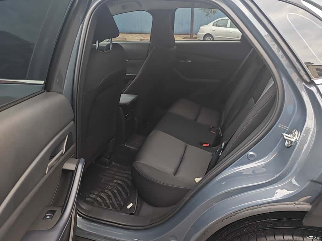 Mazda CX-30, 2025 17