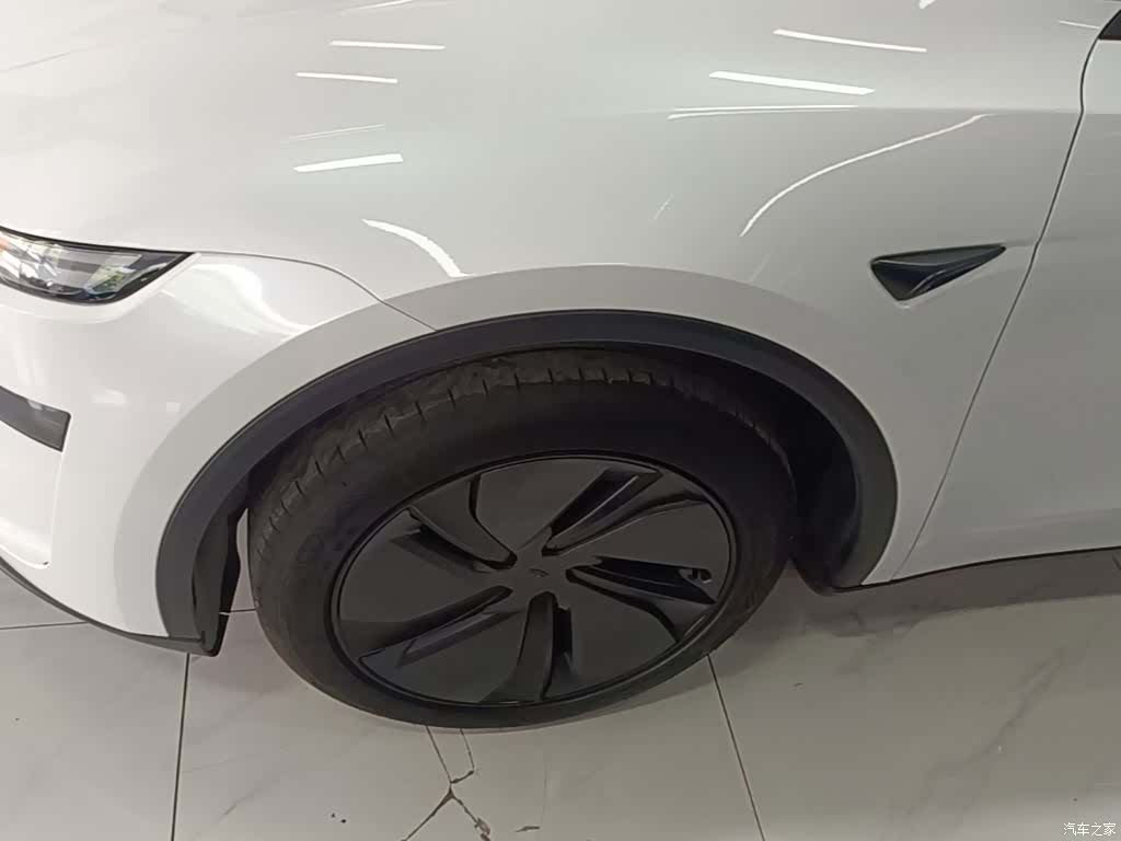 Tesla Model Y, 2025 23