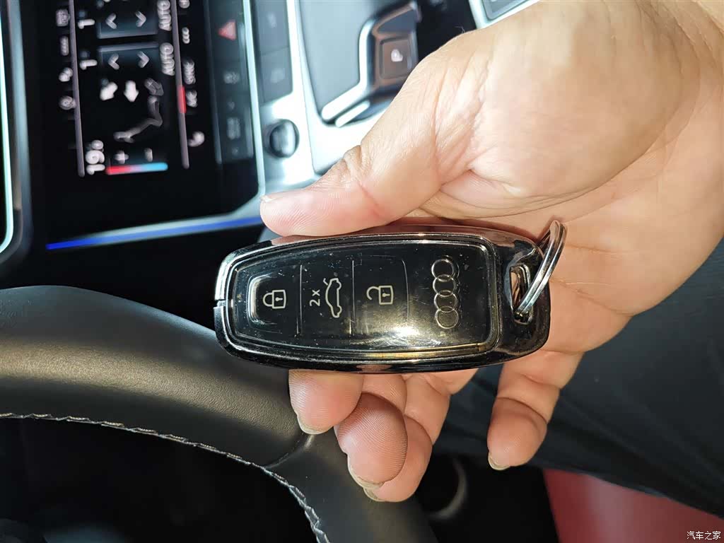 Audi A7L, 2025 12