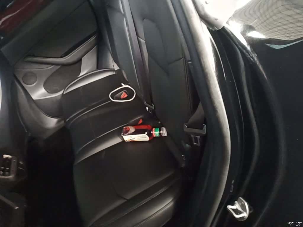Tesla Model Y, 2023 17
