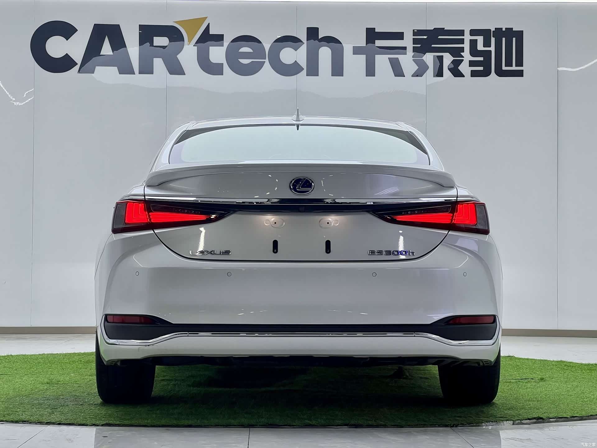 Lexus ES, 2018 9