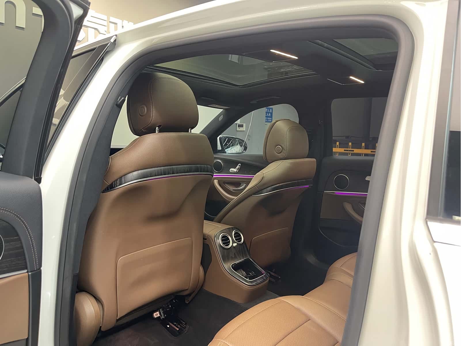 Mercedes-Benz E-Class, 2022 11