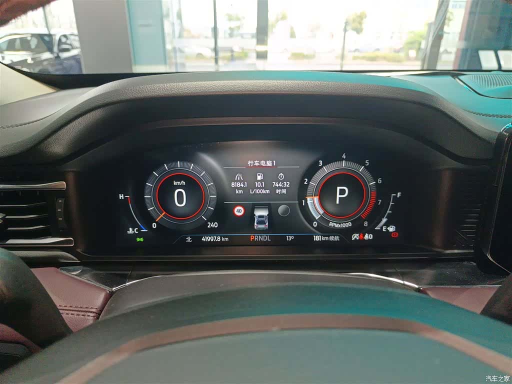 Ford Explorer, 2023 12