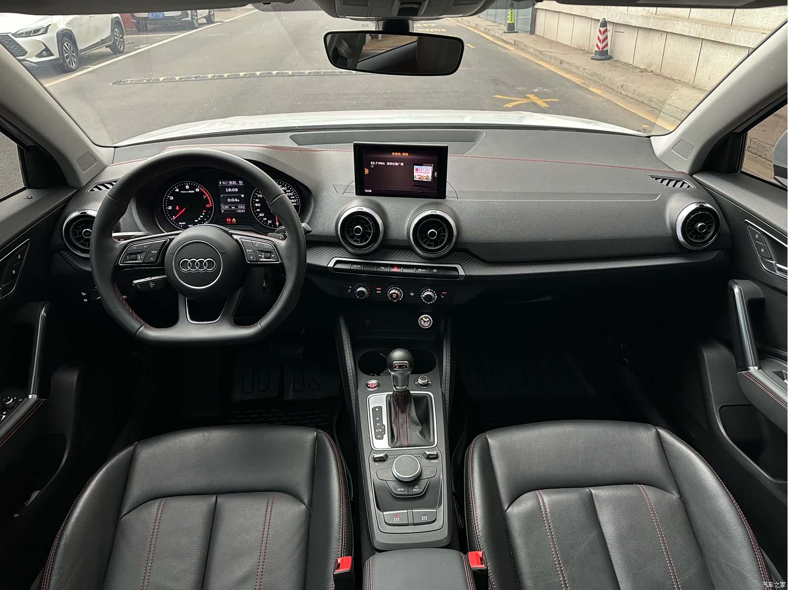 Audi Q2L, 2023 15