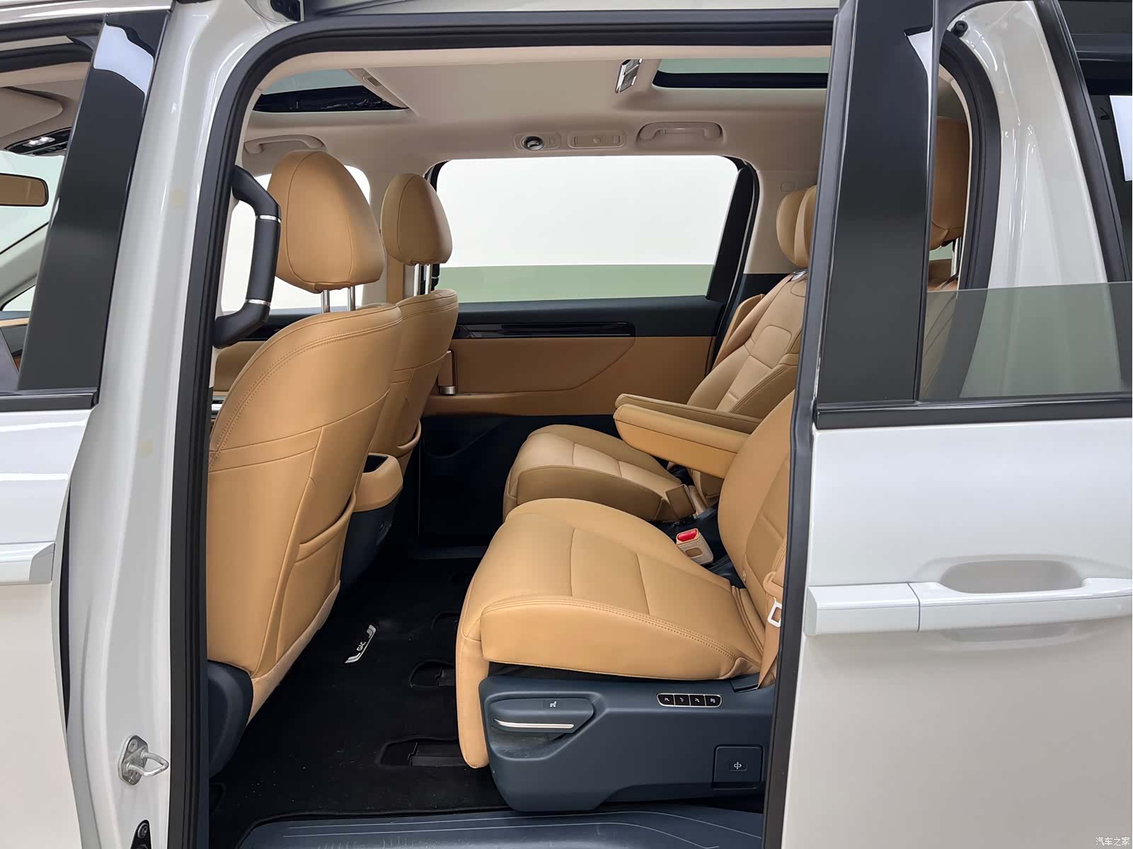 Trumpchi E8, 2024 16