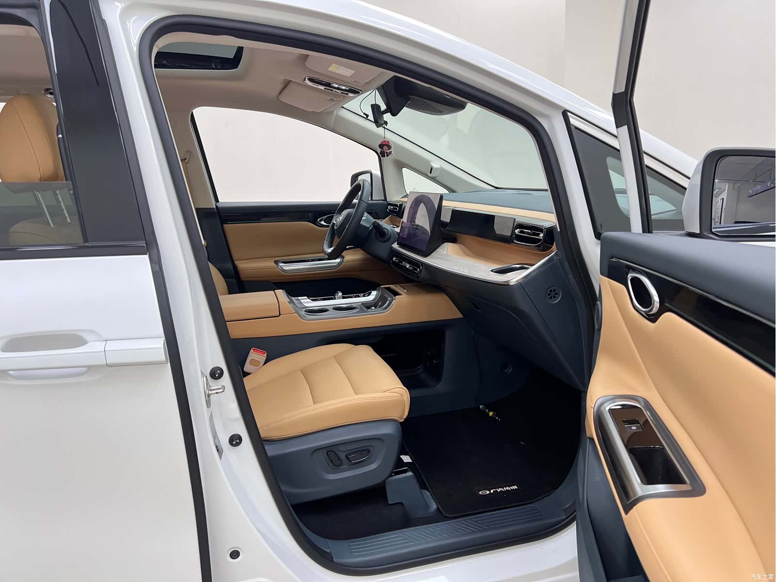 Trumpchi E8, 2024 31