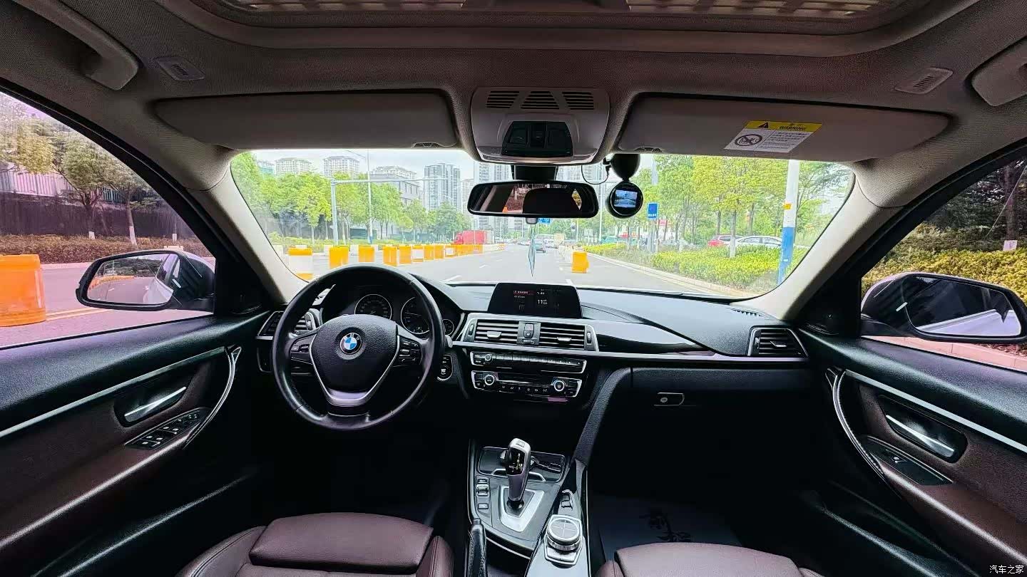 BMW 3 Series, 2018 все фото