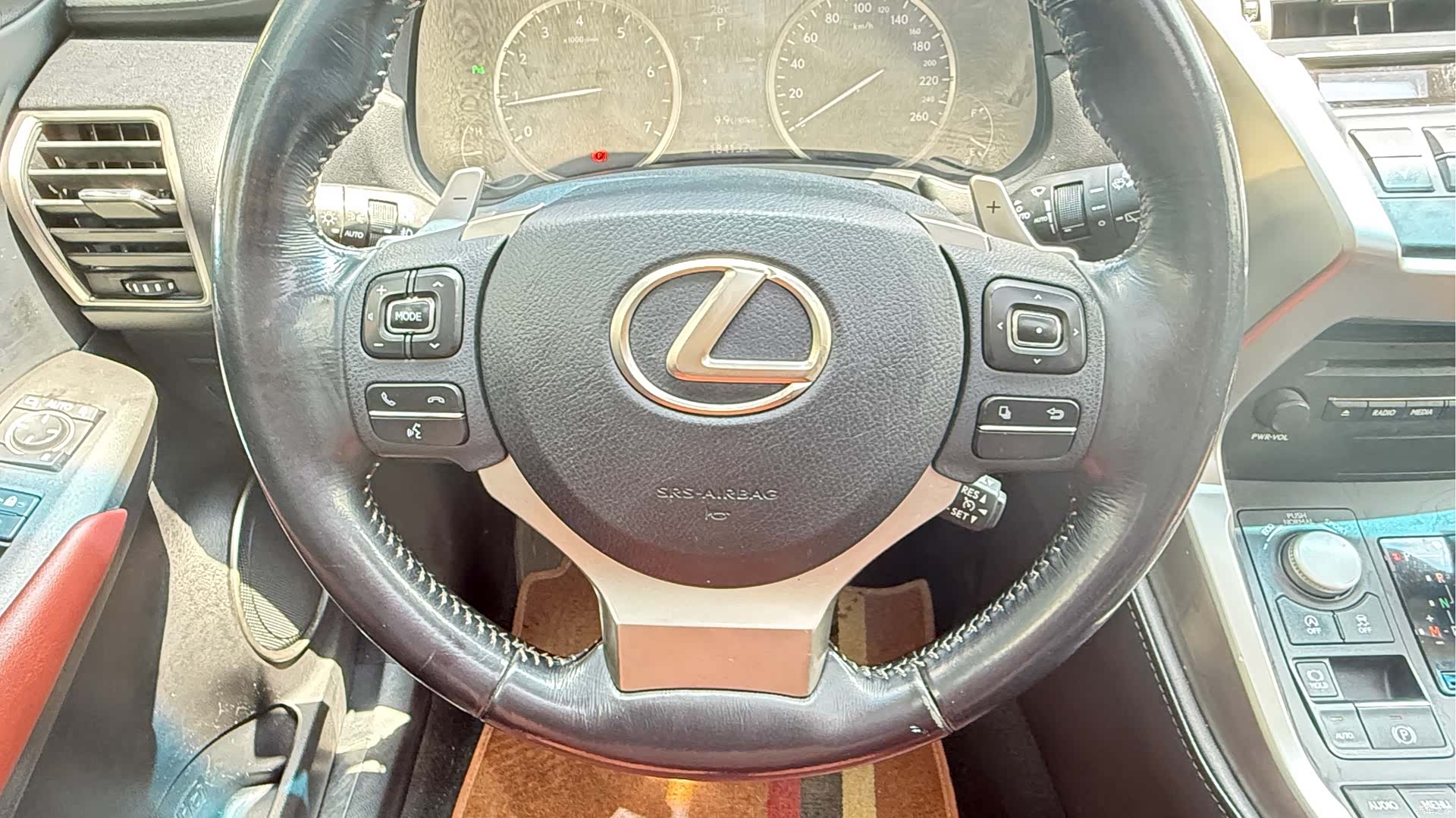 Lexus NX, 2016 11