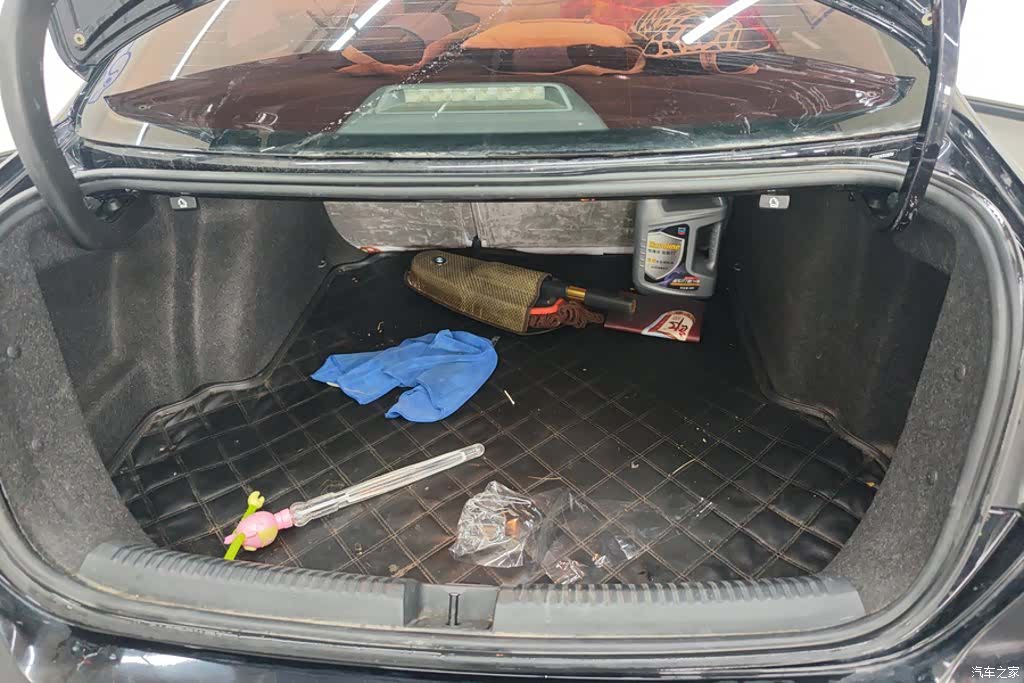 Volkswagen Sagitar, 2015 4