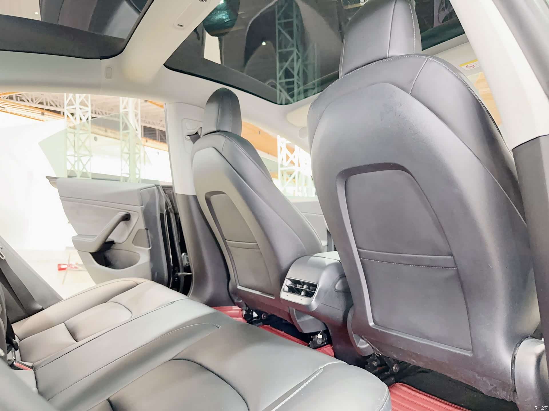 Tesla Model 3, 2020 13