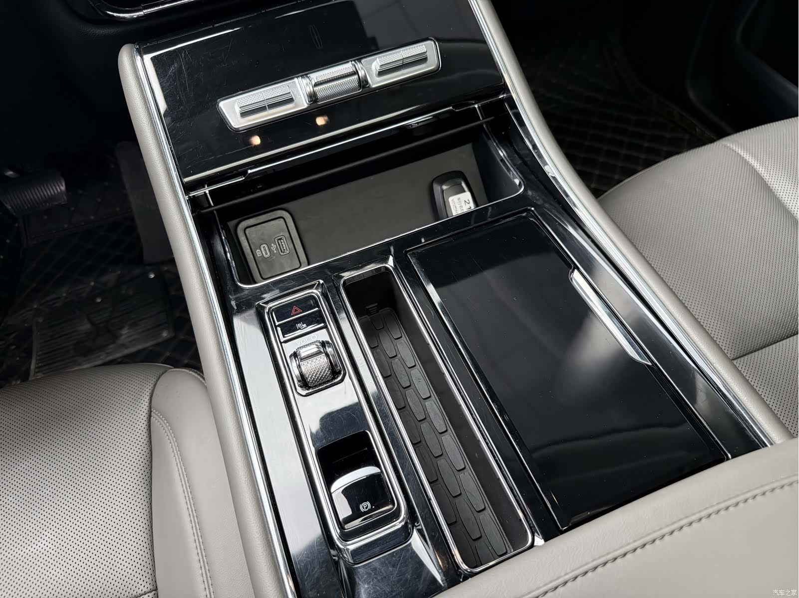 Lincoln Aviator, 2025 21