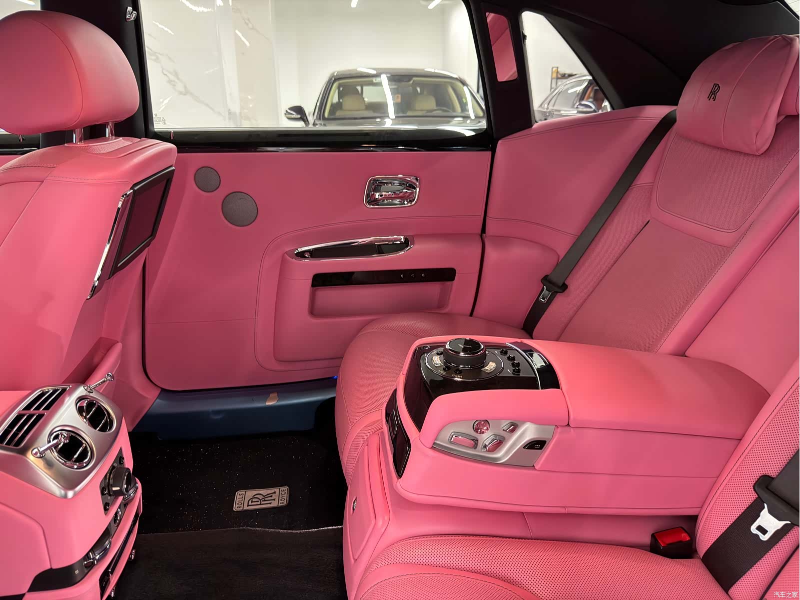Rolls-Royce Ghost, 2021 13