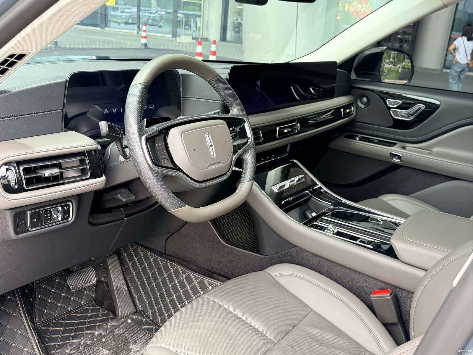 Lincoln Aviator, 2025 11