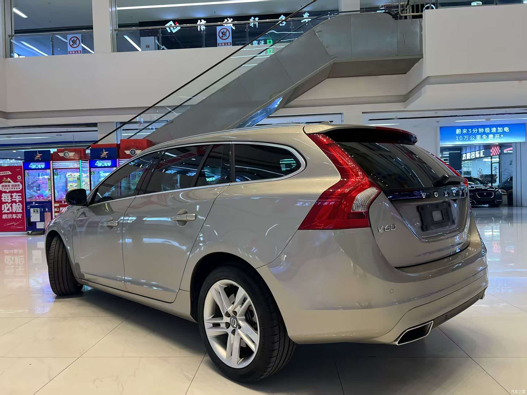 Volvo V60, 2016 все фото