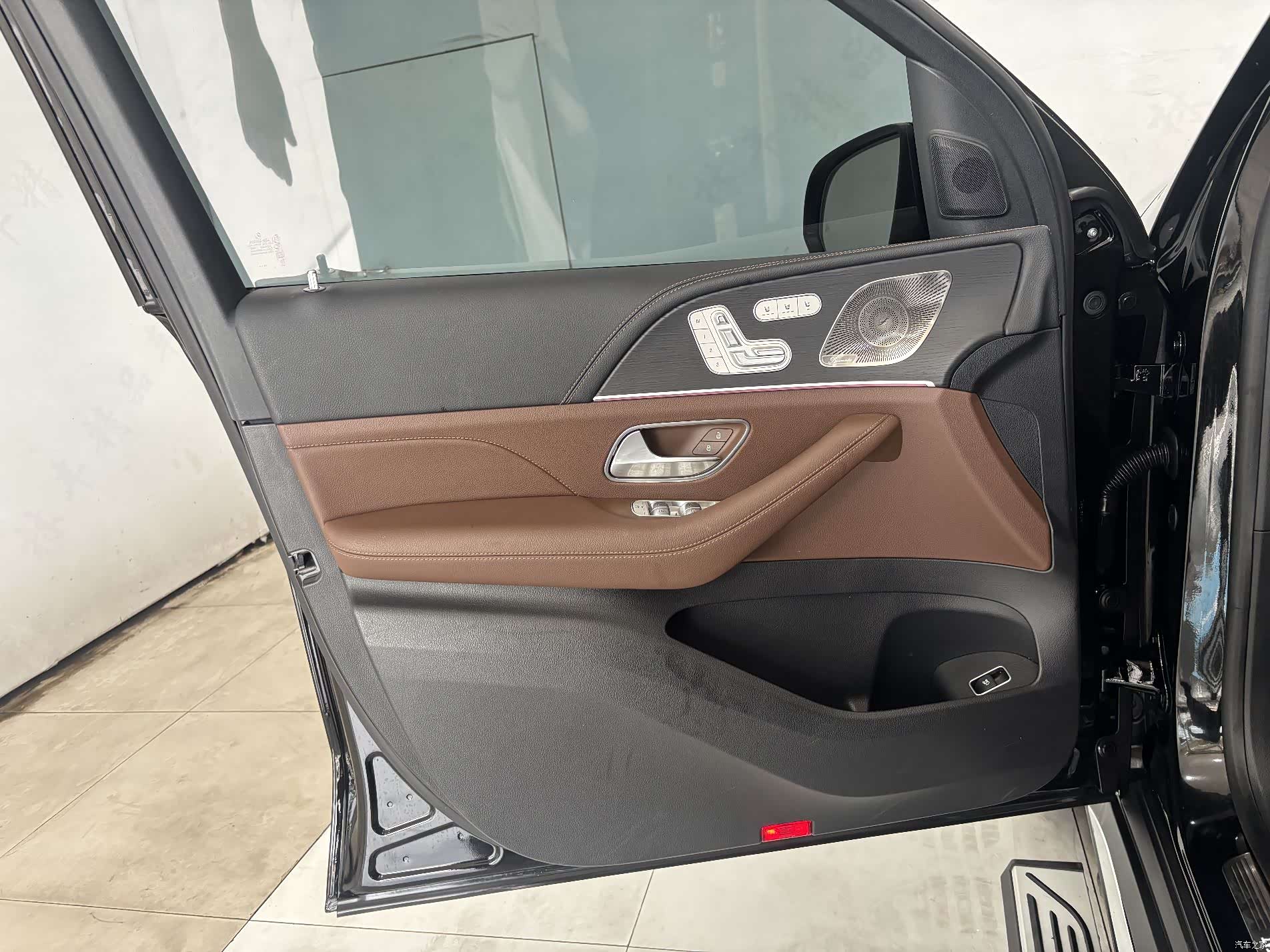 Mercedes-Benz GLS, 2024 10