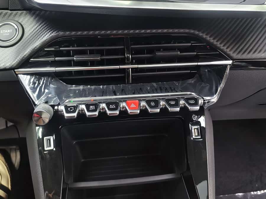 Peugeot 2008 2022, фото 15