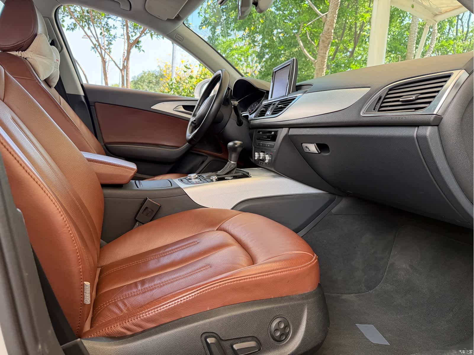 Audi A6L, 2015 12