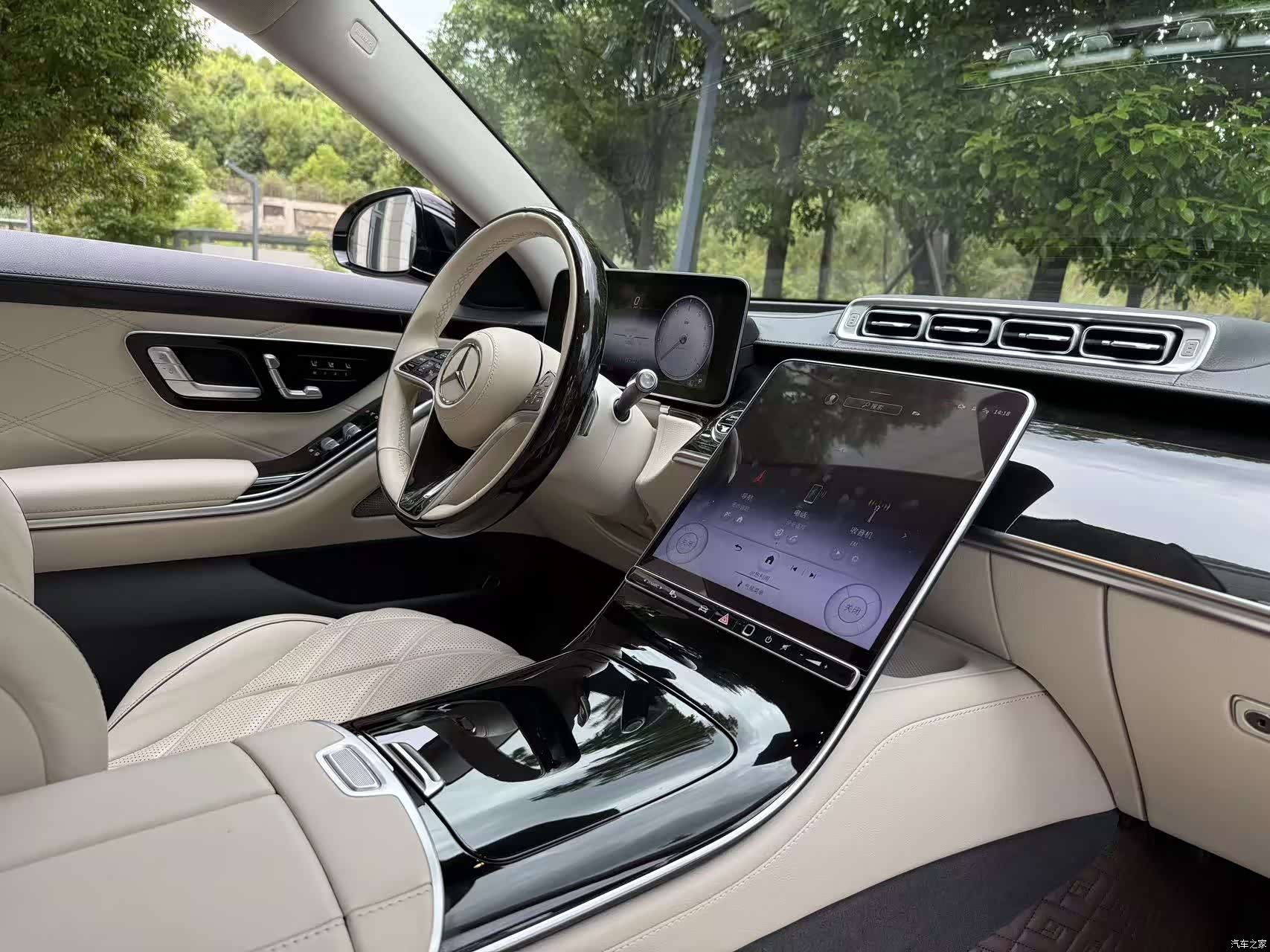 Maybach S-Class, 2023 12