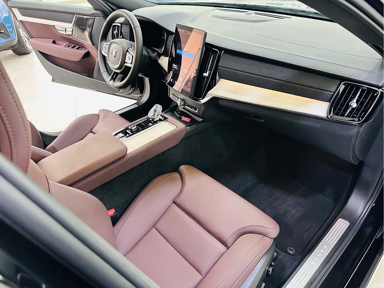 Volvo S90, 1900 15