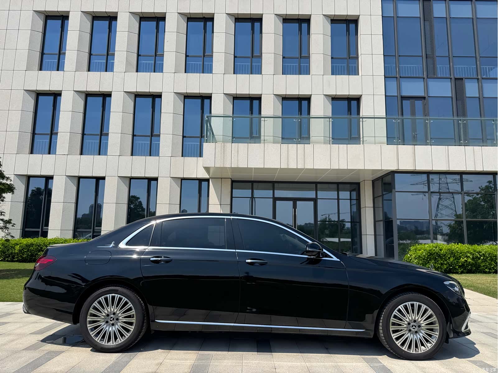 Mercedes-Benz E-Class, 2021 3