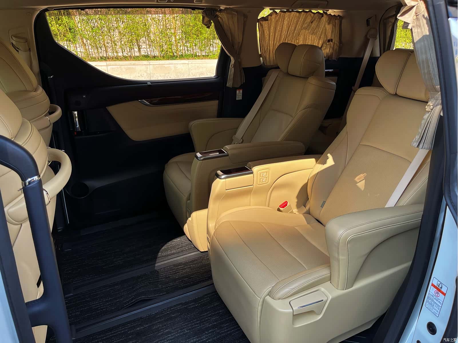 Toyota Alphard, 2016 11