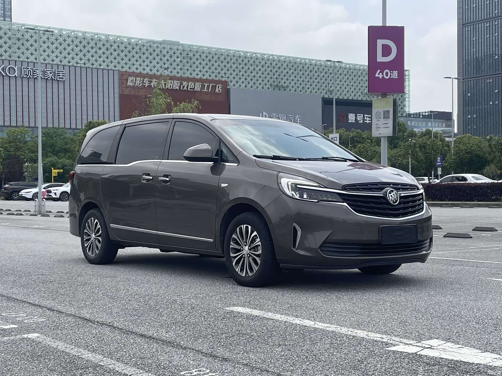 Buick GL8, 2022 3