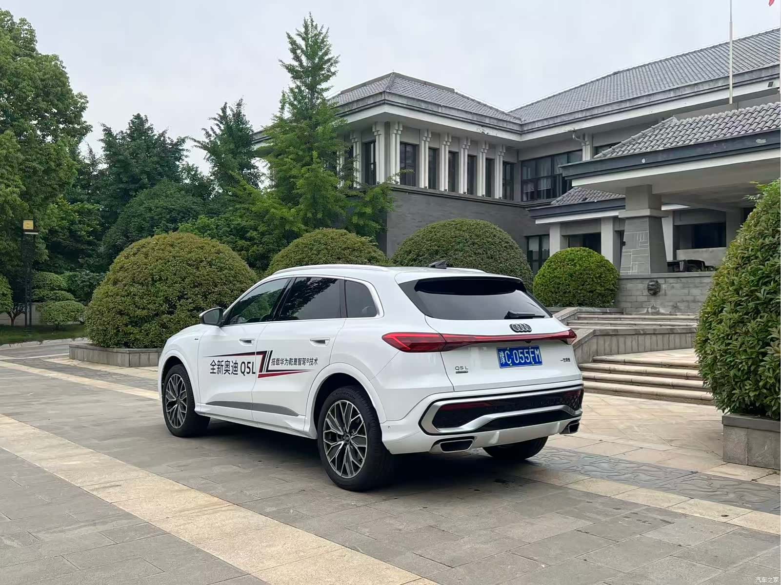 Audi Q5L, 2025 4