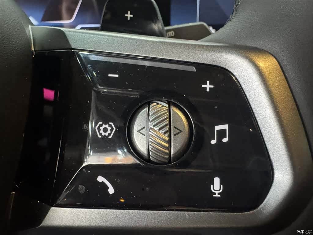 BMW 5 Series, 2025 22