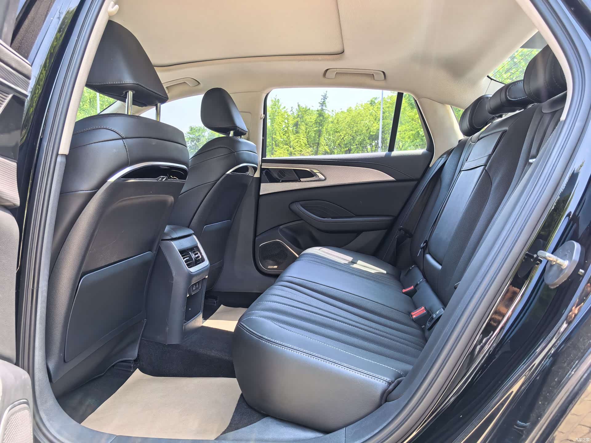 Hongqi H5, 2023 9