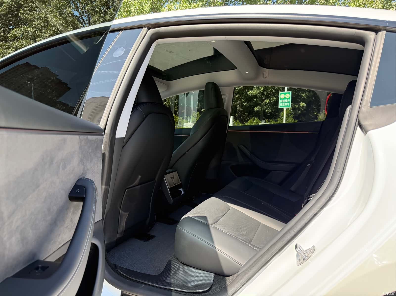 Tesla Model 3, 2025 6