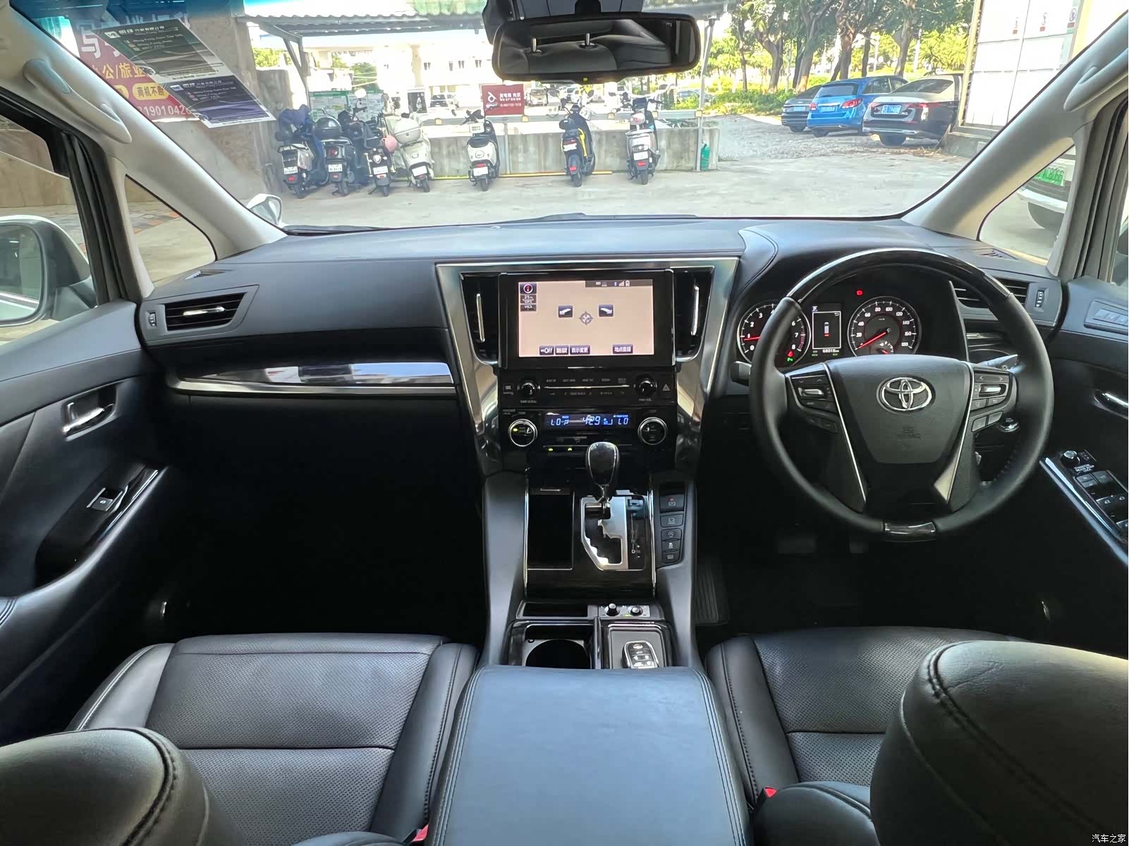 Toyota Vellfire, 2021 13