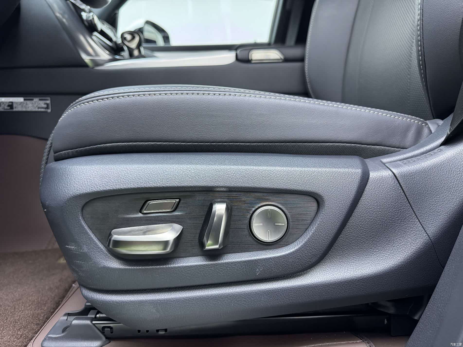 Lexus LX, 2025 21